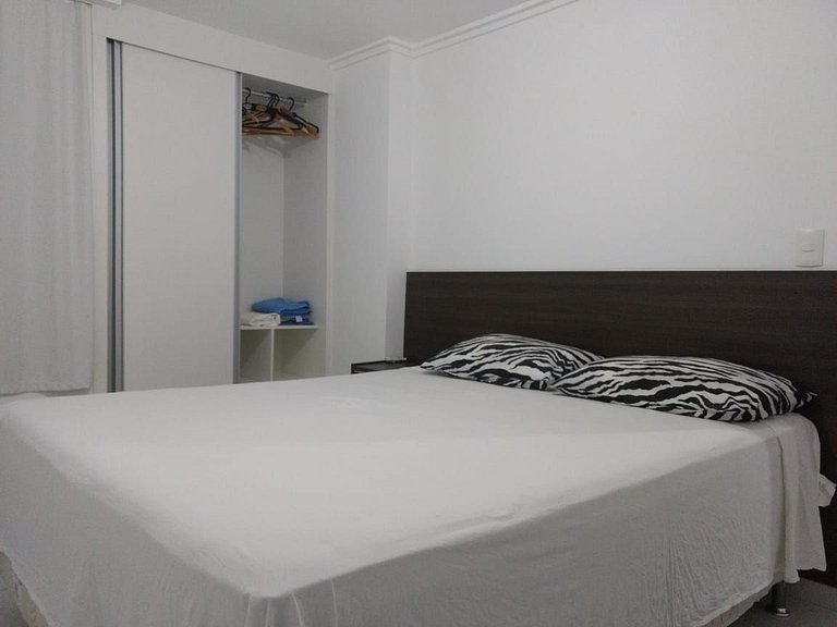 OCB606. 1 quarto. Até 4 pessoas. A só 50m da praia