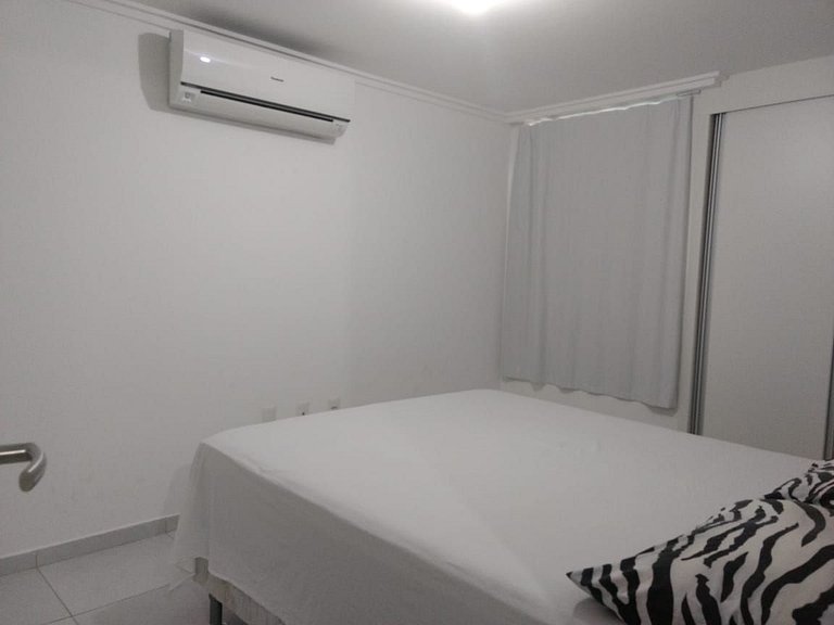 OCB606. 1 quarto. Até 4 pessoas. A só 50m da praia