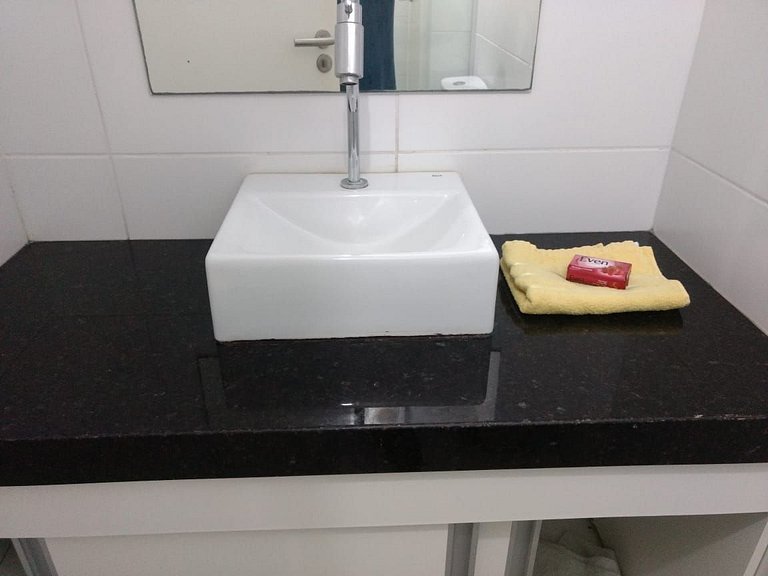 OCB606. 1 quarto. Até 4 pessoas. A só 50m da praia
