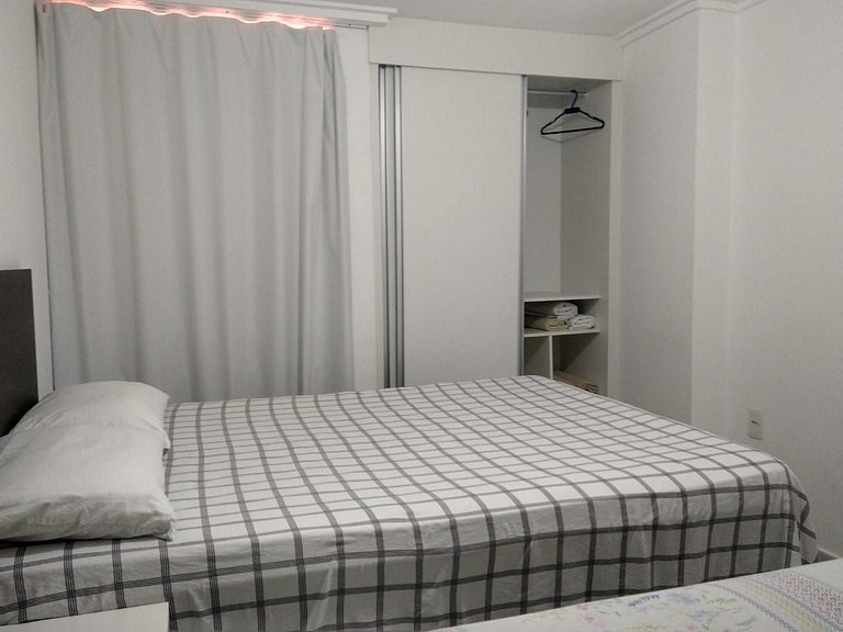 OCB406. 1 quarto. Até 5 pessoas. A só 50m da praia